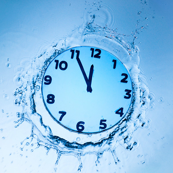 how long should you stay in a hot tub